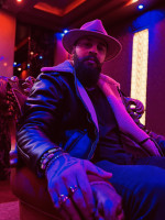 Estou aqui para fazer você se divertir.