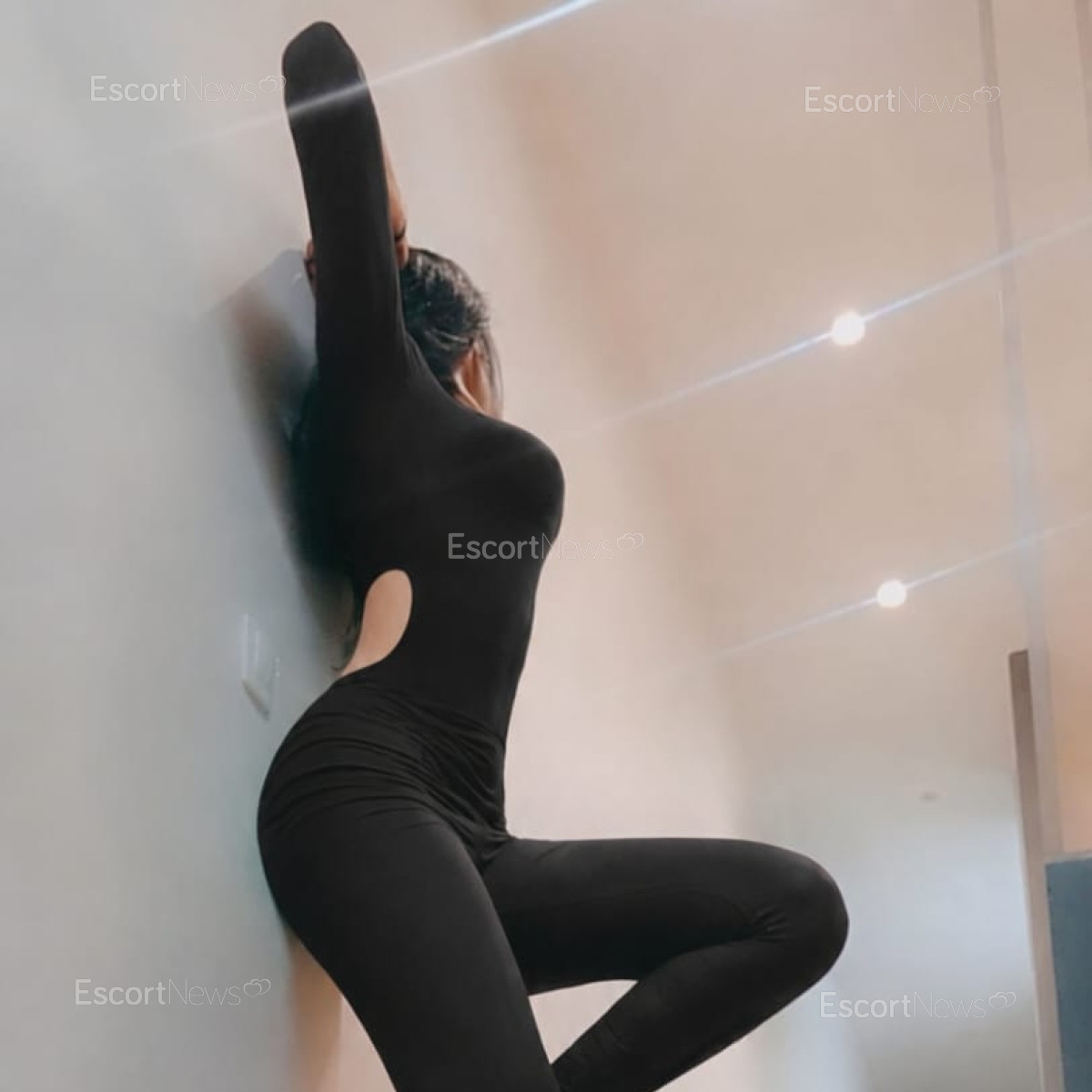 HOT NAUMI