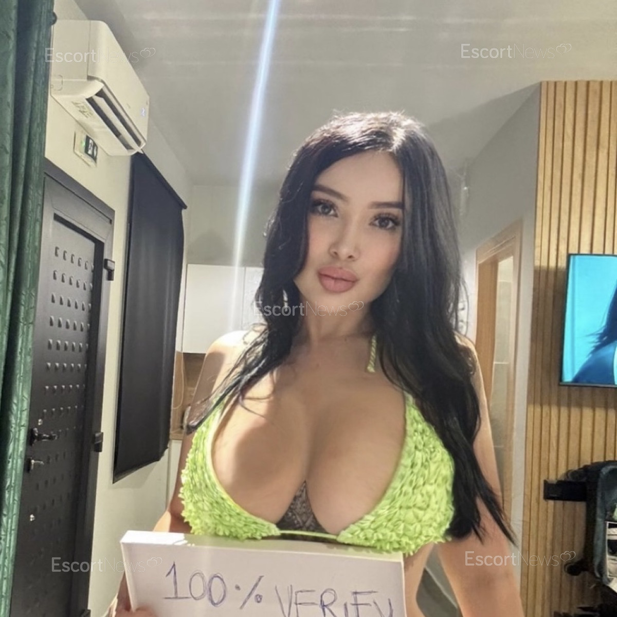 ANNA_HOT