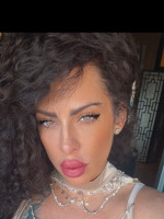 Hello I,m Laya your new it girl in Mykon
