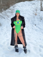 Mirella, modelo independente