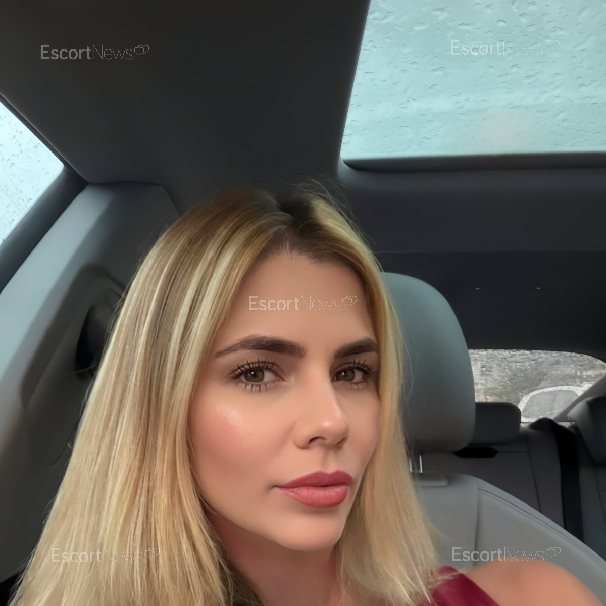 MELANIE HOT