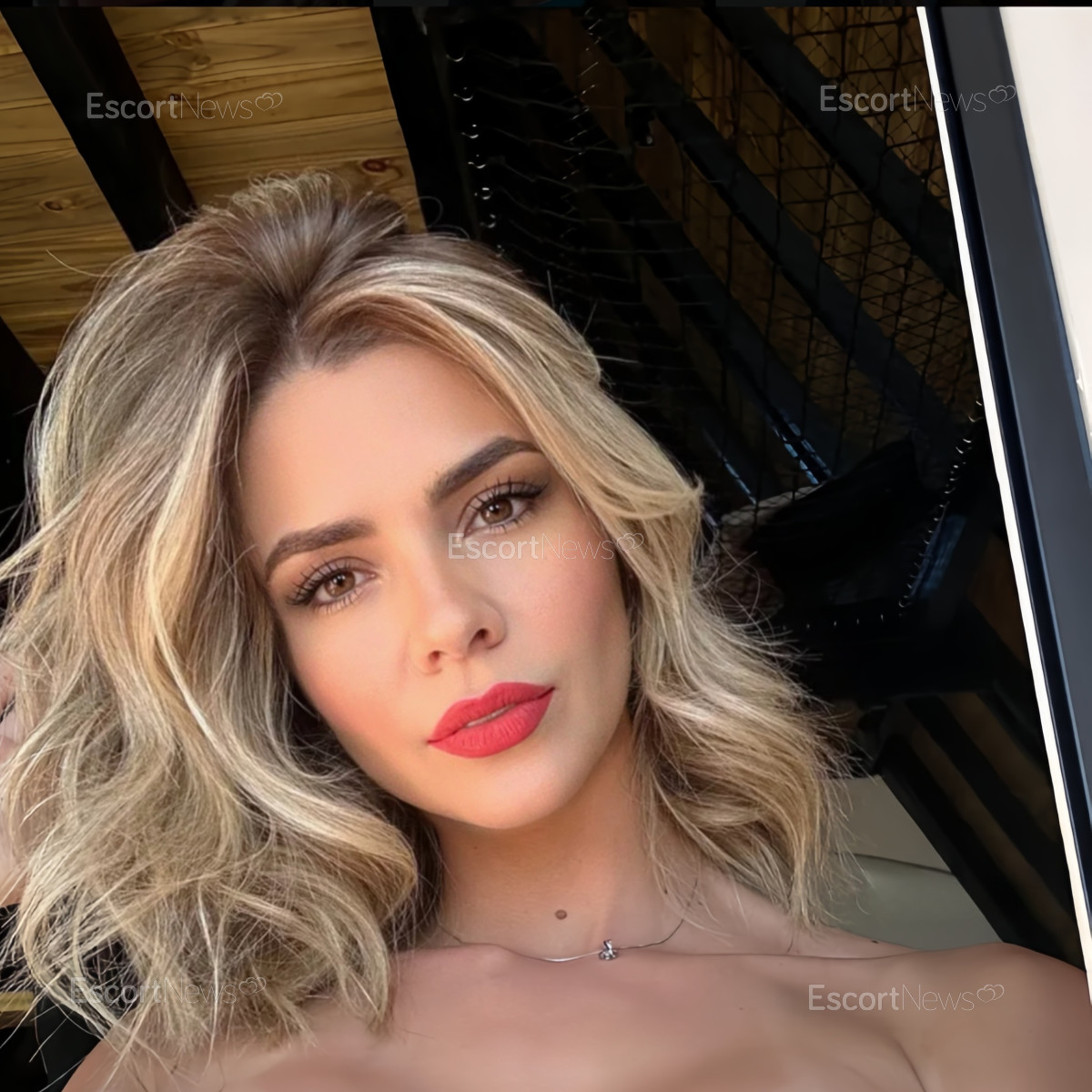 MELANIE HOT