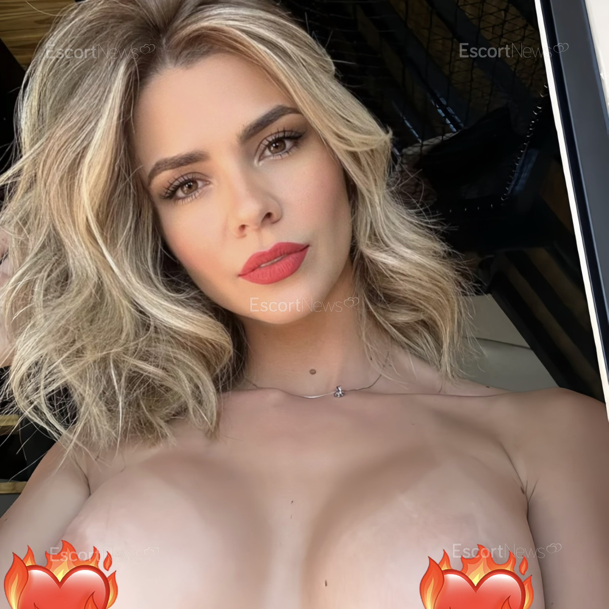 MELANIE HOT