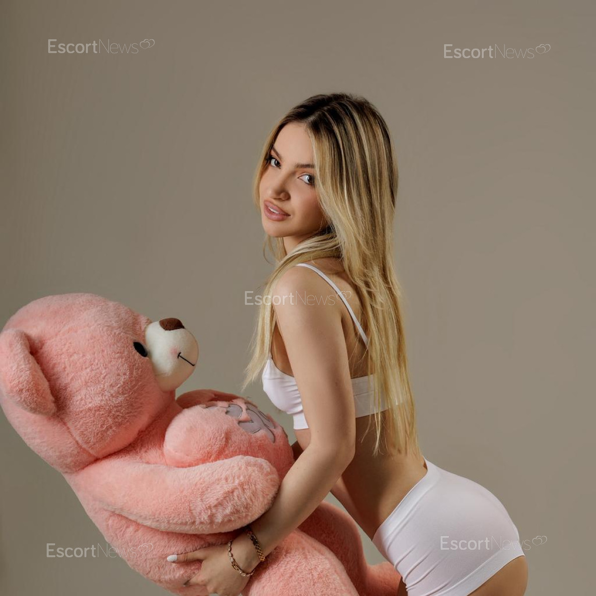 Lola Angel
