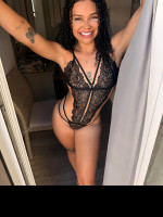 A Latina recently arrived in Greece full