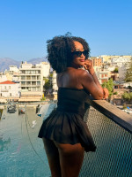 Hot Bahian girl who twerks to drive you 