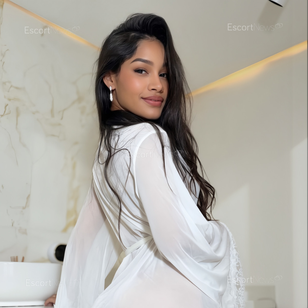 CECILIA HOT