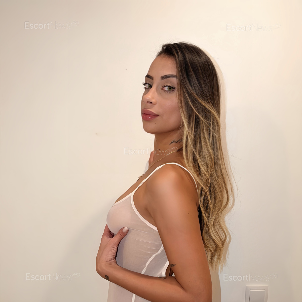 BILLIE HOT