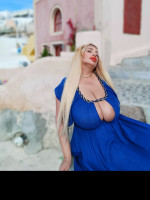  ?BUSTY BLONDE MODEL ?